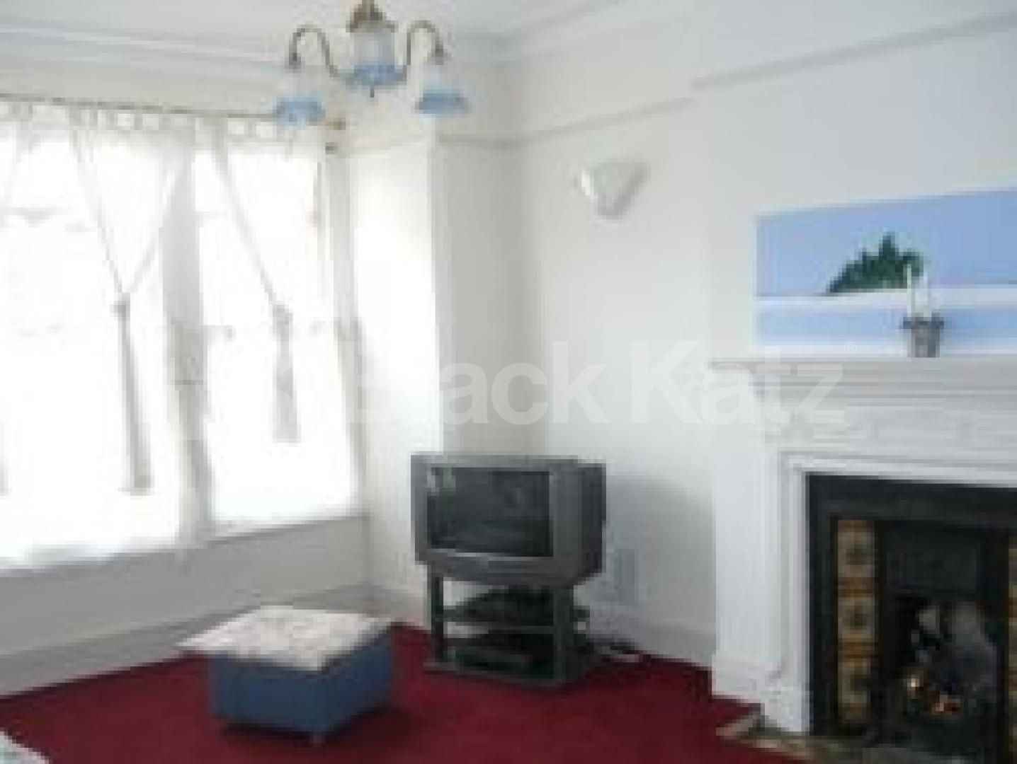 			LET, 2 Bedroom, 1 bath, 1 reception Flat			 Muswell Road, MUSWELL HILL N10